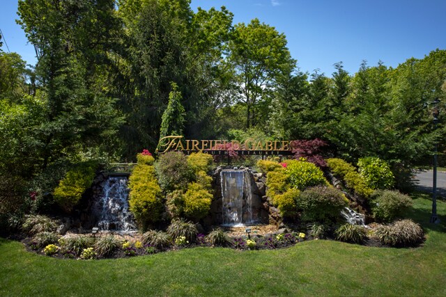 Fairfield Gables At South Setauket in South Setauket, NY - Foto de edificio - Building Photo