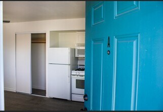 1125 Tamerack Ave in Las Vegas, NV - Building Photo - Building Photo