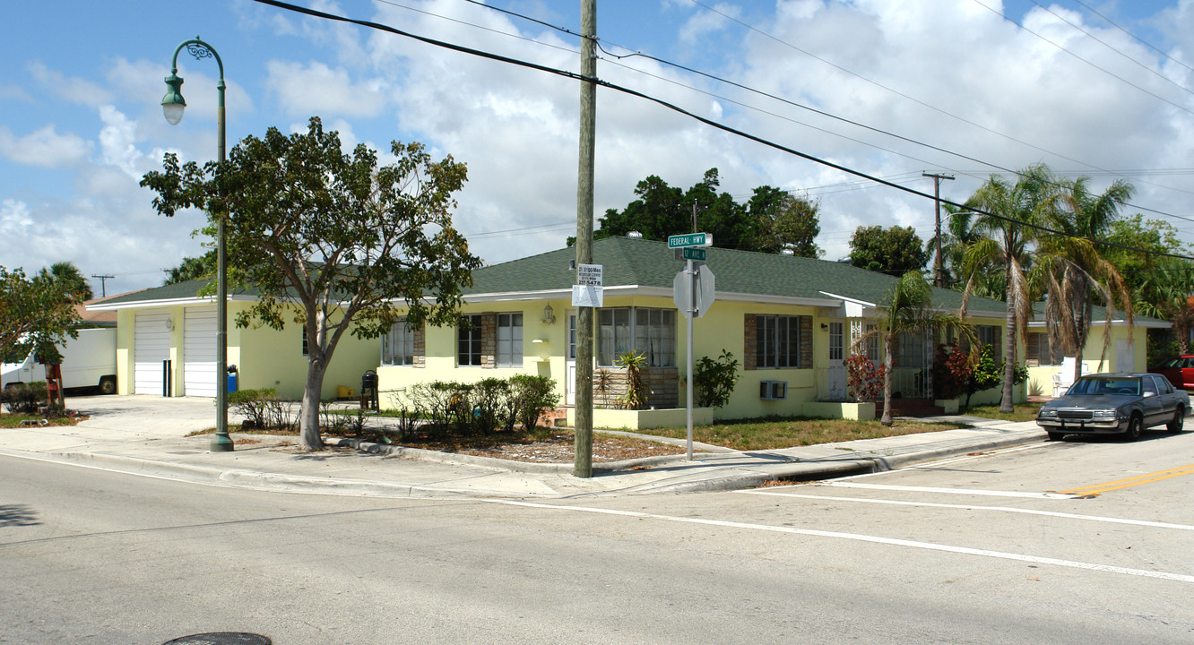 1131 N Federal Hwy in Lake Worth, FL - Building Photo