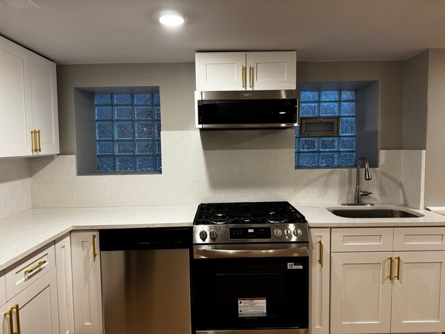 3716 N Racine Ave, Unit G in Chicago, IL - Building Photo - Building Photo