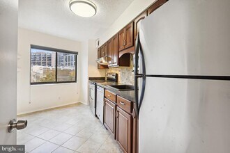 1600 N Oak St in Arlington, VA - Building Photo - Building Photo