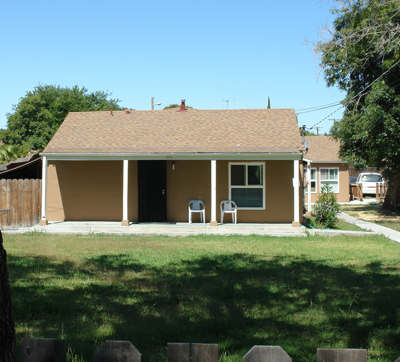 103 Madoline St in Pittsburg, CA - Building Photo