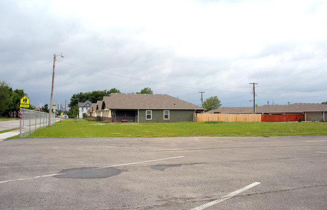 2623-2627 E 6th St in Tulsa, OK - Foto de edificio - Building Photo