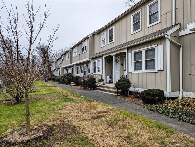 10 Scuppo Rd in Danbury, CT - Building Photo - Building Photo