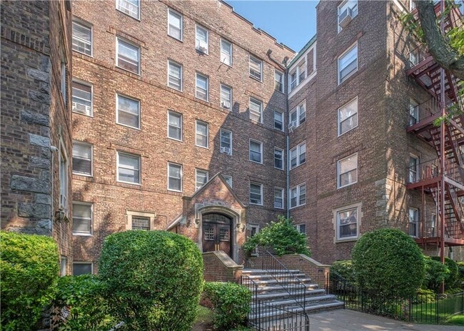 property at 19 William St