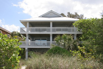 5620 Gulf Dr in Holmes Beach, FL - Building Photo - Building Photo