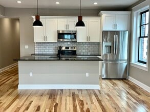 27 E Northampton St, Unit 301 in Wilkes-Barre, PA - Building Photo - Building Photo