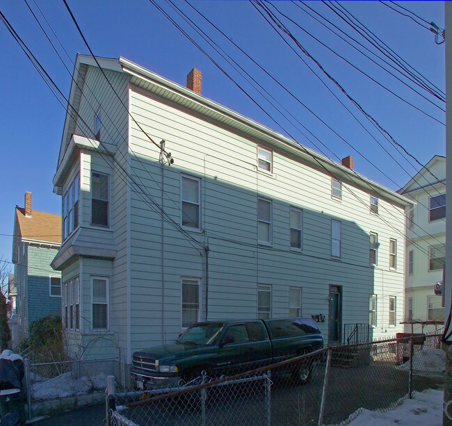 524-526 4th St in Fall River, MA - Building Photo - Building Photo