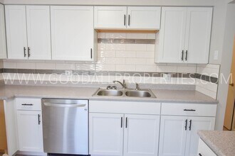 9509 Monroe Ct in Urbandale, IA - Building Photo - Building Photo