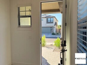 2101 N Woodburne Pl in Chandler, AZ - Building Photo - Building Photo