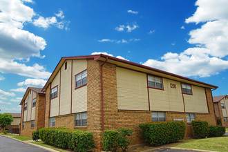 Sherwood Pointe Apartments in Shawnee, OK - Foto de edificio - Building Photo