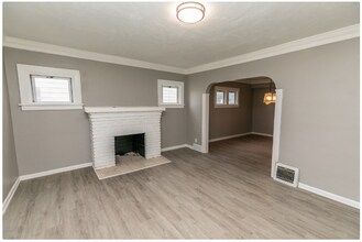 20100 Gardenview Dr in Maple Heights, OH - Building Photo - Building Photo