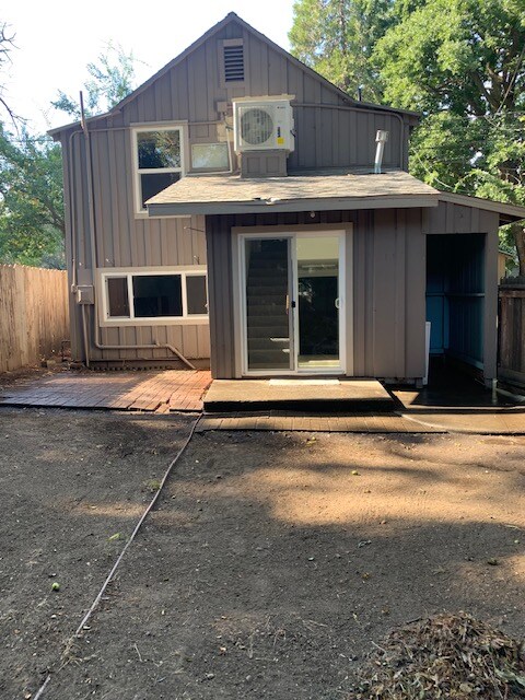 1165 Hobart St-Unit -Unit 4 in Chico, CA - Building Photo - Building Photo