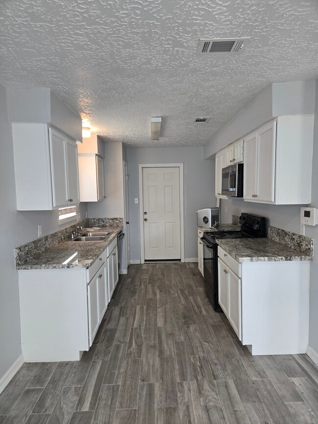 13323 S Thorntree Dr in Houston, TX - Building Photo - Building Photo