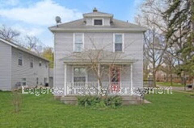 property at 352 Holmdene Blvd NE