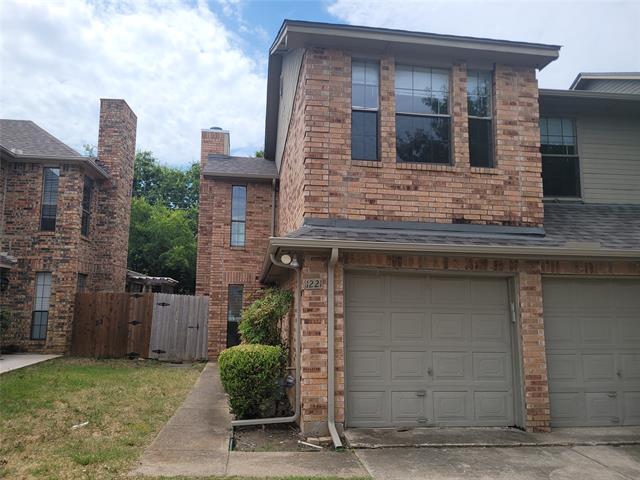 1221 W Hudgins St in Grapevine, TX - Building Photo