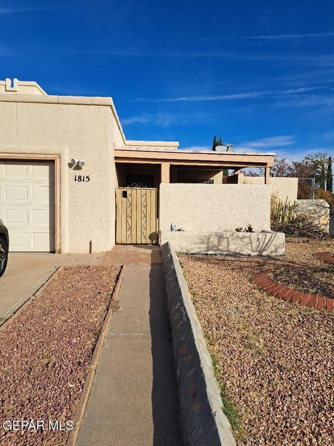 1815 Villa Santos Cir in El Paso, TX - Building Photo - Building Photo