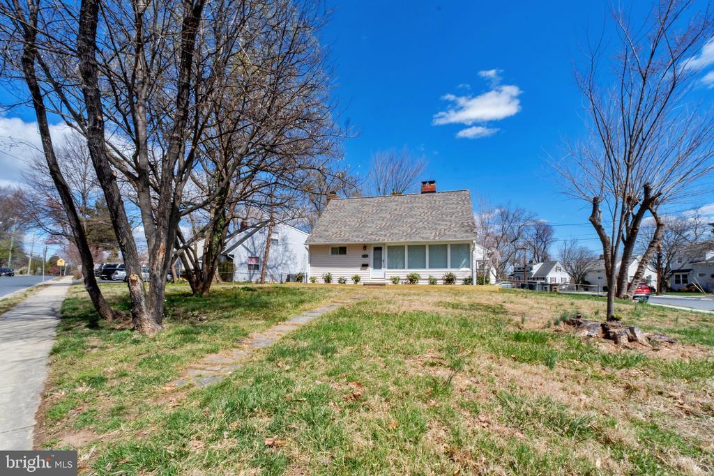 12901 Ardennes Ave in Rockville, MD - Building Photo