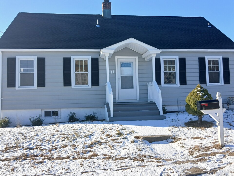 11 Colony St in Stratford, CT - Building Photo