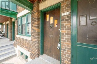 202 King St S in Waterloo, ON - Building Photo - Building Photo