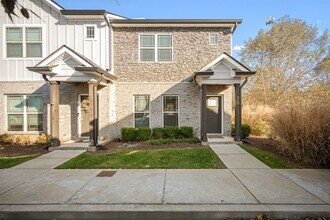 555 Gresham Ln in Murfreesboro, TN - Building Photo - Building Photo