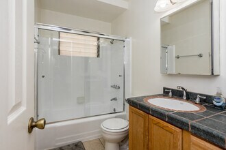 1009 N Croft Ave in Los Angeles, CA - Foto de edificio - Interior Photo