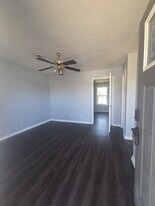 1165 Claylick Rd in White Bluff, TN - Building Photo