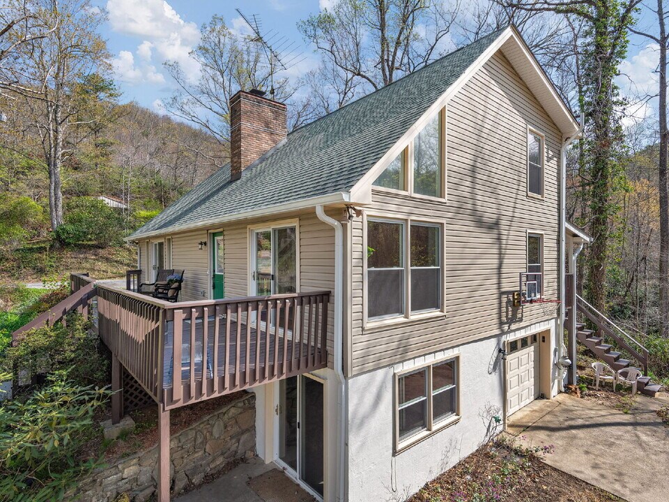 1469 Old Fort Rd in Fairview, NC - Building Photo