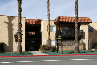 Hacienda Apartments in Hemet, CA - Foto de edificio - Building Photo