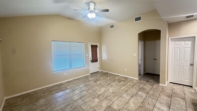 1007 Larvotto Loop in Laredo, TX - Building Photo - Building Photo