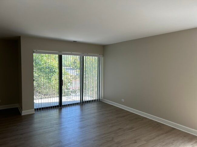 425 Walnut Creek Rd in Lisle, IL - Building Photo - Building Photo