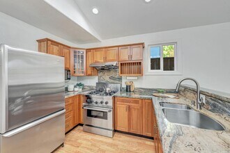 545 W Dana St in Mountain View, CA - Building Photo - Building Photo