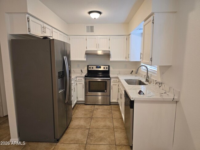 715 N Arrowhead Dr in Chandler, AZ - Building Photo - Building Photo