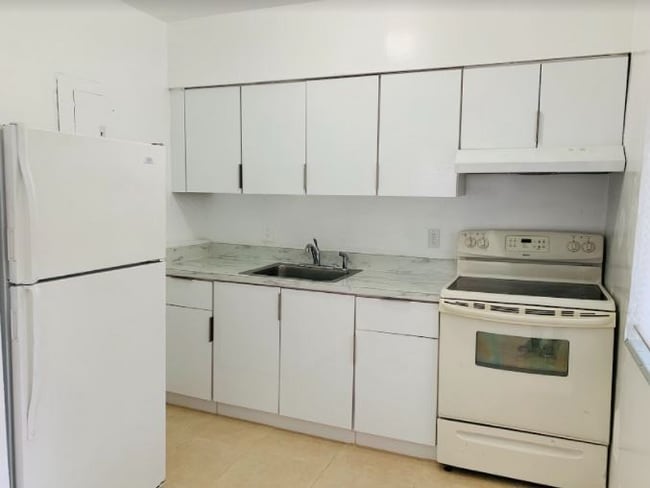 691 NE 86th St in Miami, FL - Foto de edificio - Building Photo