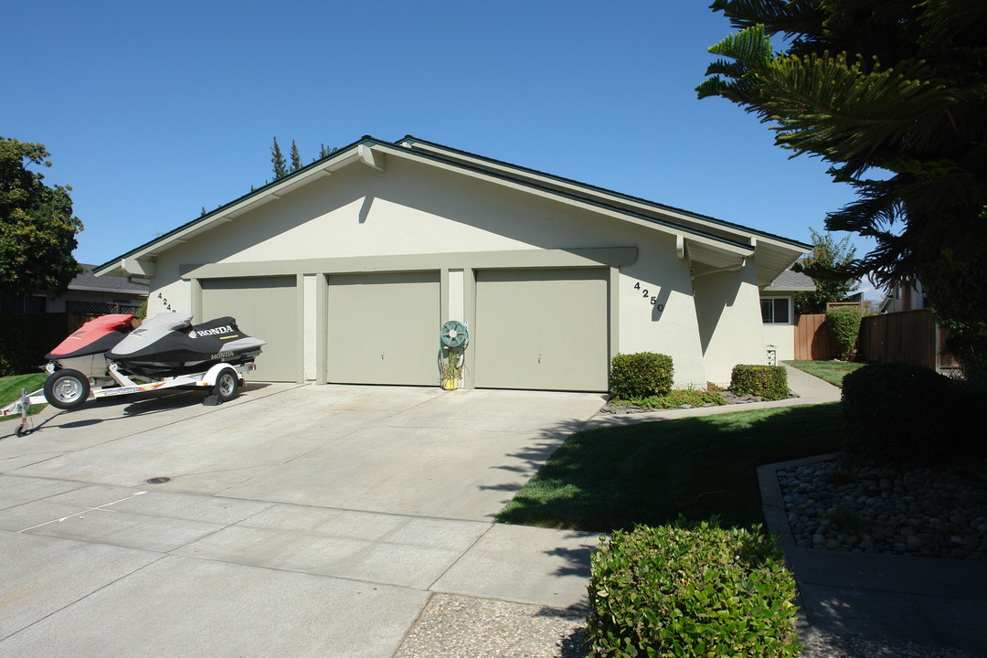 4250 Wessex Dr in San Jose, CA - Foto de edificio