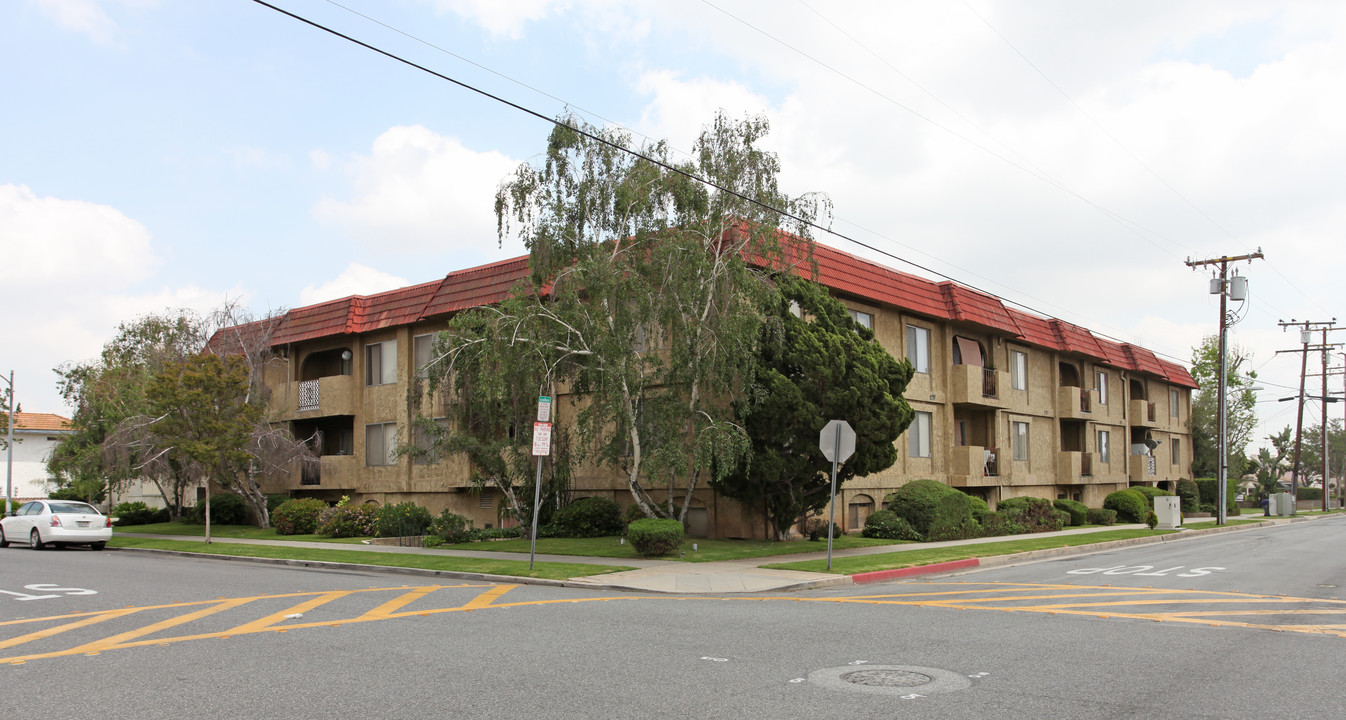 120 W Grand Ave in Alhambra, CA - Foto de edificio