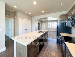 6297 S Ruddsdale Ave in Boise, ID - Foto de edificio - Building Photo