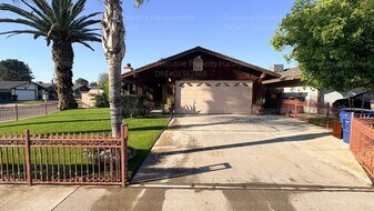 1328 Malerbi Ct in Bakersfield, CA - Building Photo
