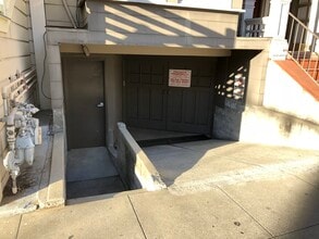 946 Oak St, Unit Parking #2 in San Francisco, CA - Foto de edificio - Building Photo