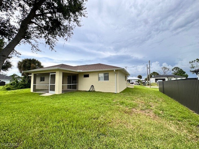 2016 NW 7th St in Cape Coral, FL - Building Photo