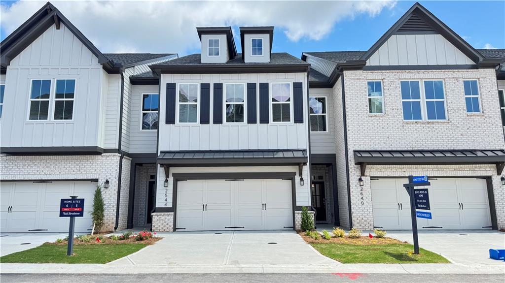2544 Star Dr in Marietta, GA - Building Photo