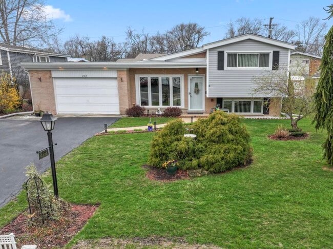 212 Valerie Ct