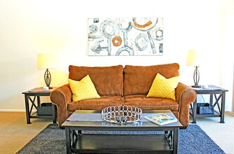 470 S Calle Encilia, Unit B16 in Palm Springs, CA - Building Photo - Building Photo
