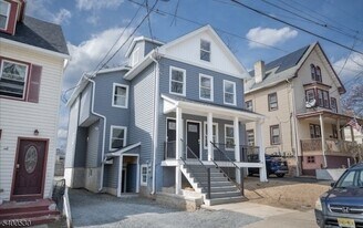 16 Olyphant Pl in Morristown, NJ - Building Photo