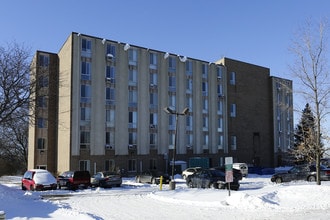 Leonard Terrace in Grand Rapids, MI - Building Photo - Building Photo