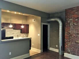 141 S 15th St in Pittsburgh, PA - Building Photo