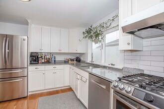 10 Oak St in Quincy, MA - Building Photo - Building Photo