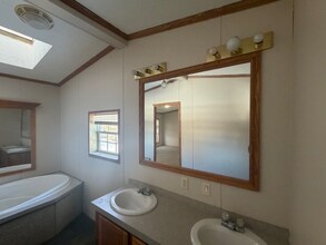 83 Hunters Rill in Lapeer, MI - Foto de edificio - Building Photo