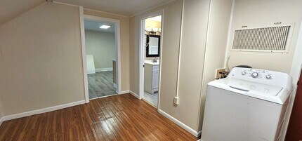 216 N Champlain St, Unit 216 North Champlain Street #2 in Burlington, VT - Building Photo - Building Photo