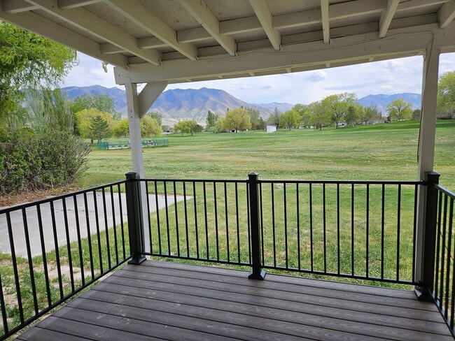 822 Lakeview Dr in Stansbury Park, UT - Building Photo - Building Photo